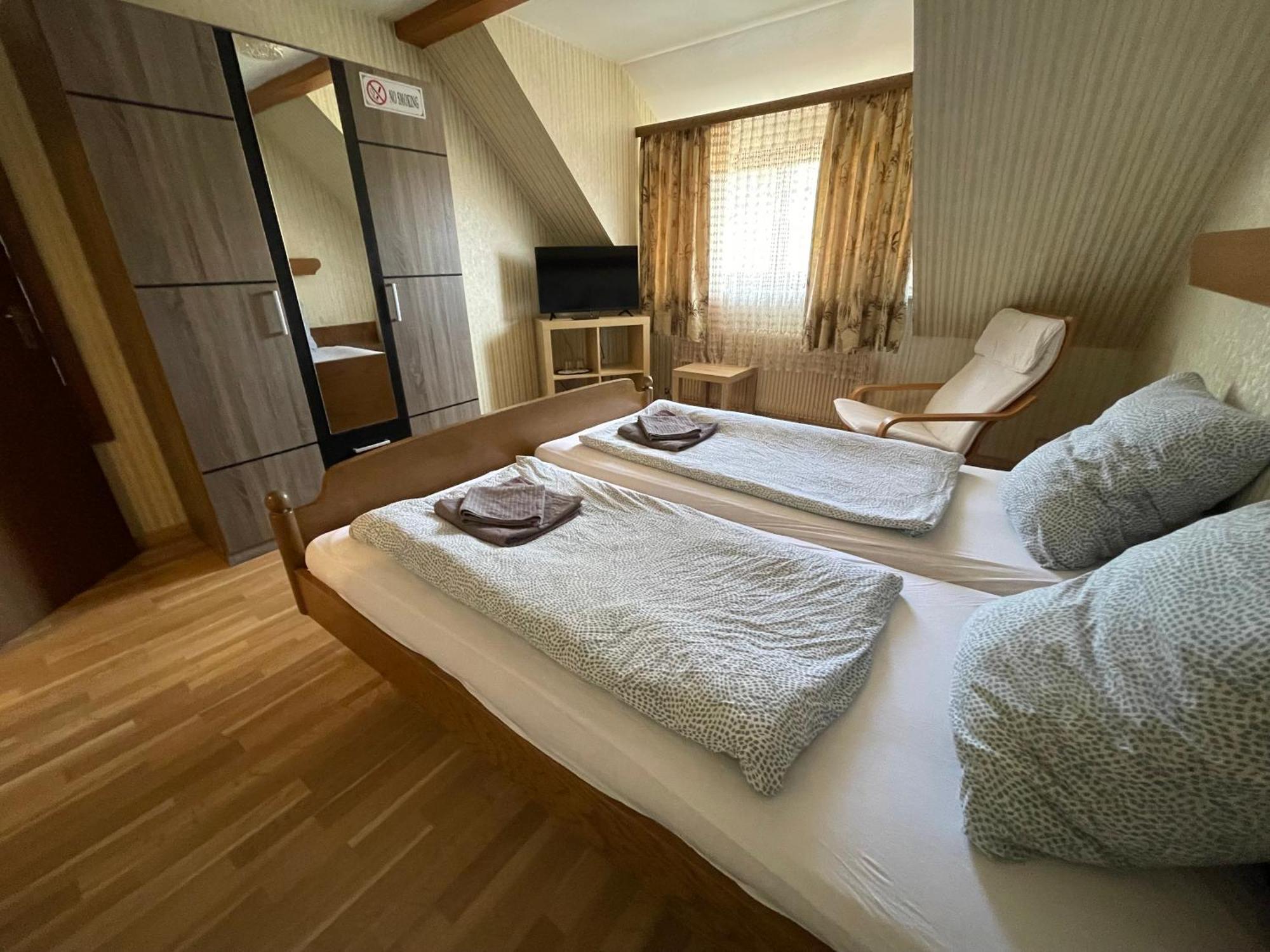 Beny Hotel Restaurant Hertingen Zewnętrze zdjęcie